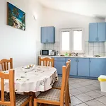 Gloria Apartment Potomje