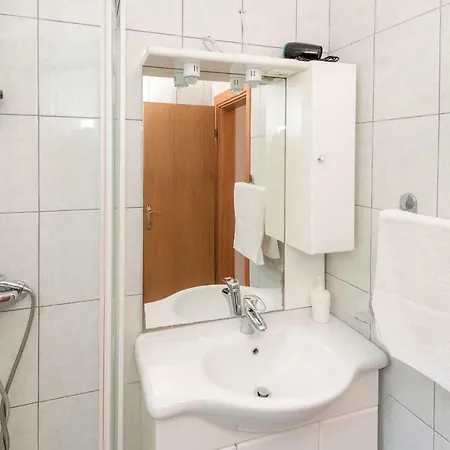 Gloria Apartman Potomje